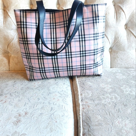 Burberry London Tote Bag - Picture 3 of 8